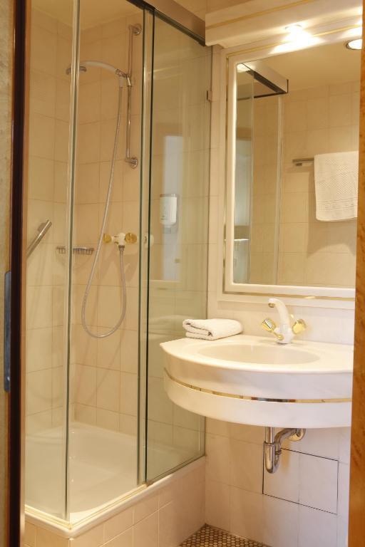 Hotel Villa Brenner Grünstadt الغرفة الصورة