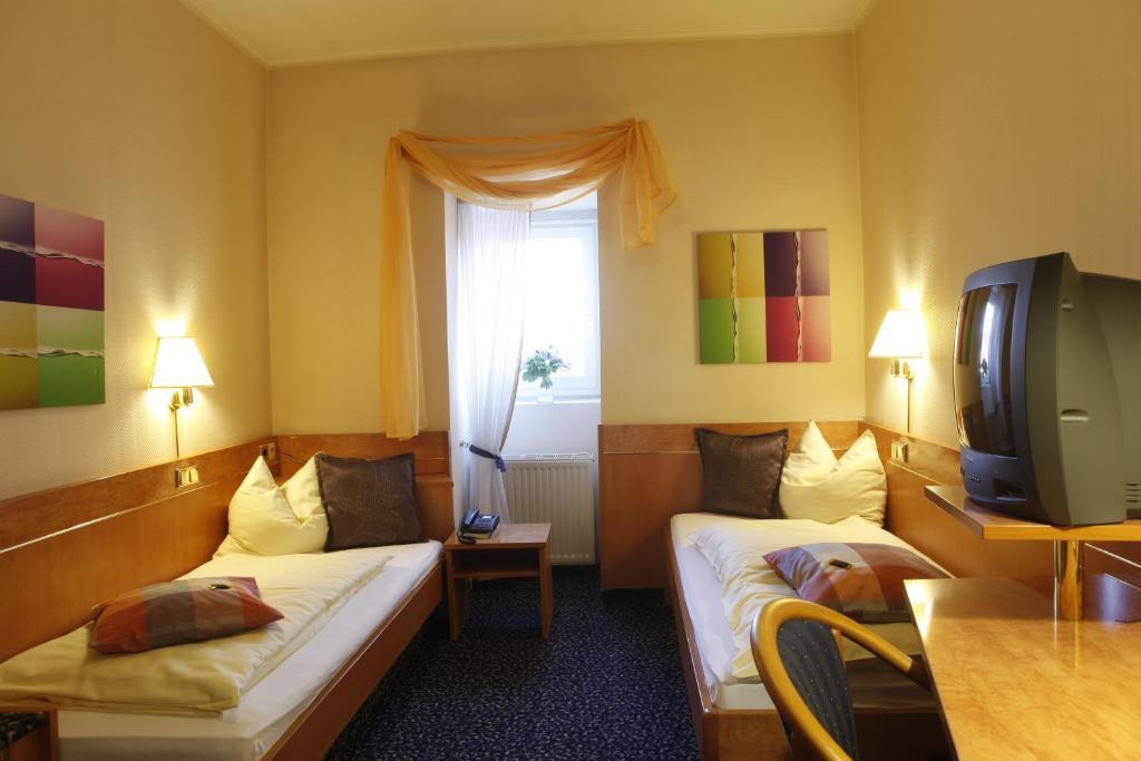 Hotel Villa Brenner Grünstadt الغرفة الصورة