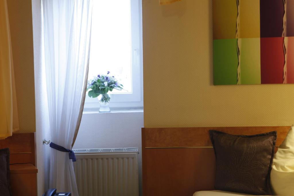 Hotel Villa Brenner Grünstadt الغرفة الصورة